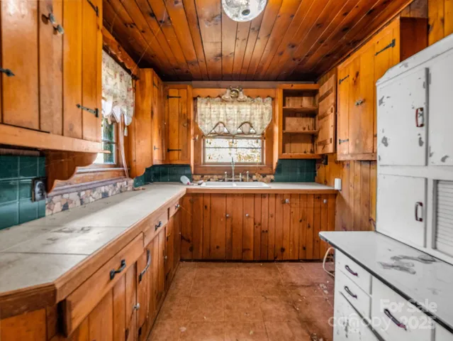 $325,000 | 541 Broadway Street, Hendersonville, NC 28739