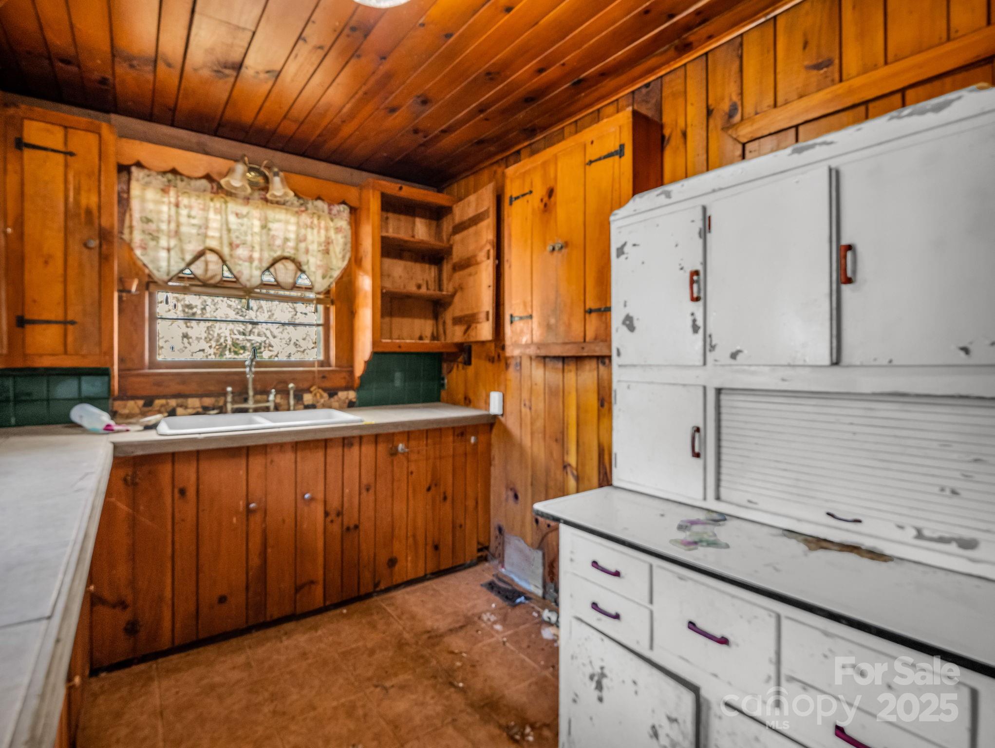 541 Broadway Street Hendersonville, NC 28739 - Photo 20 of 37 a bathroom with a sink and a large mirror