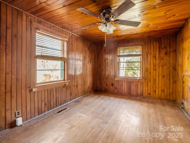 $325,000 | 541 Broadway Street, Hendersonville, NC 28739