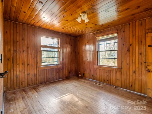 $325,000 | 541 Broadway Street, Hendersonville, NC 28739