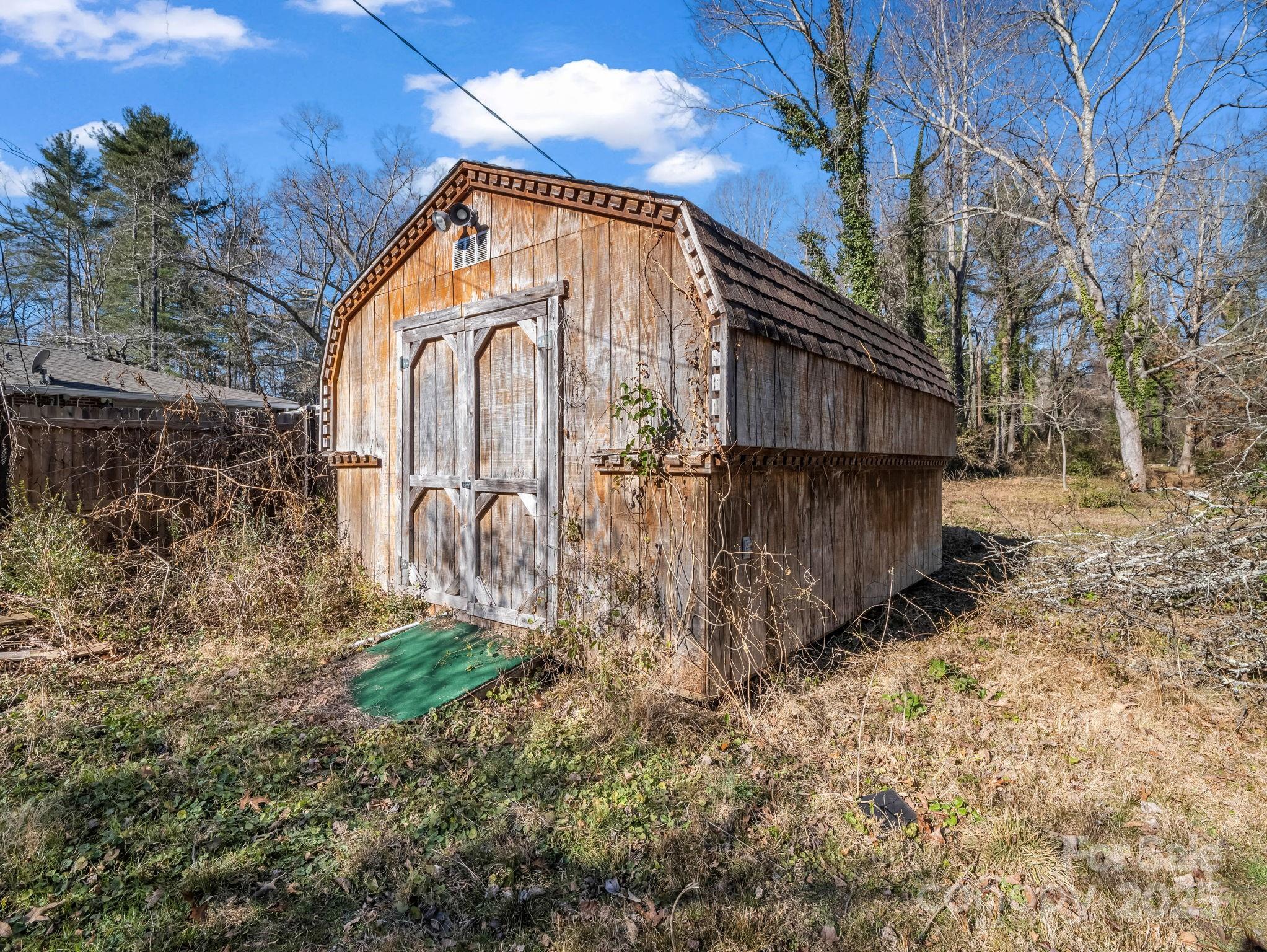 541 Broadway Street Hendersonville, NC 28739 - Photo 7 of 37 a view of back yard of the house