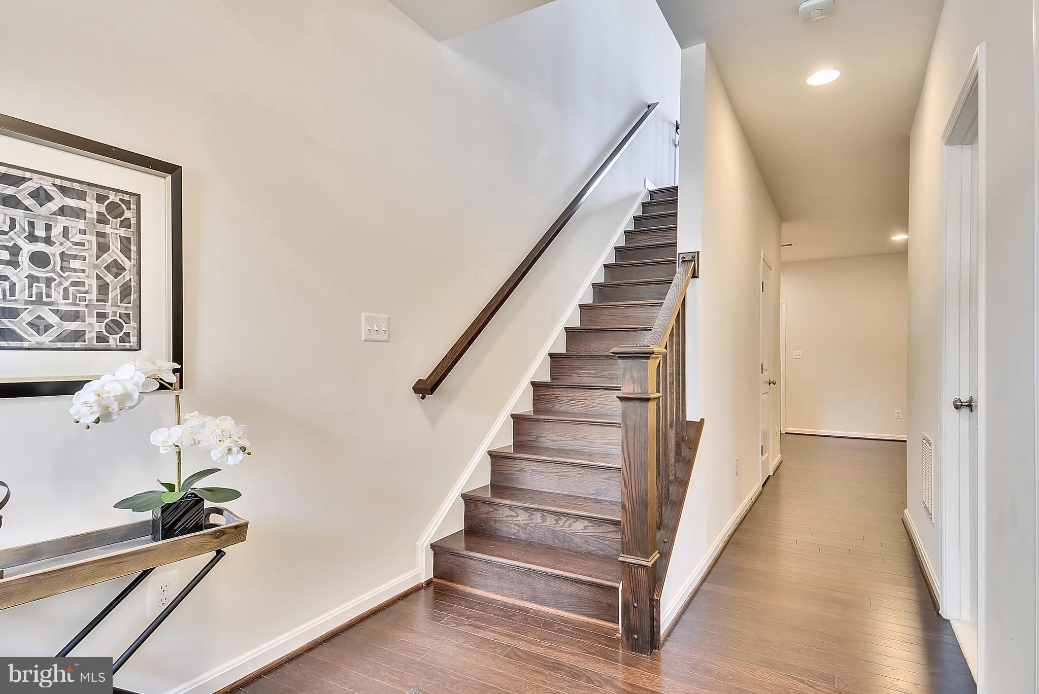 42293 Riggins Ridge Terrace Ashburn, VA 20148 - Photo 8 of 27 Foyer