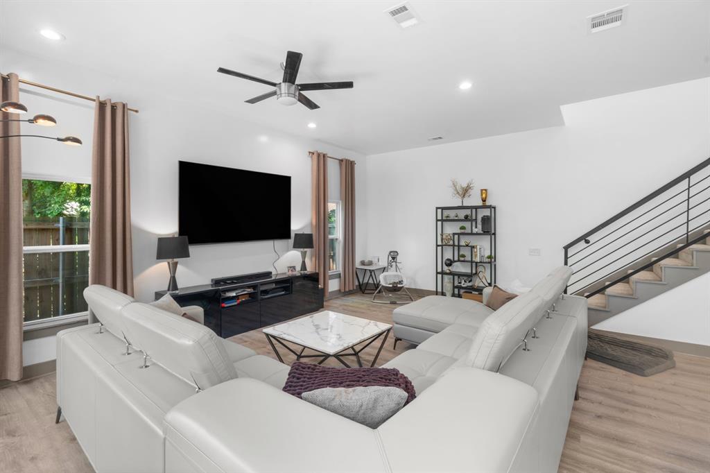 3904 Atlanta Street Dallas, TX 75215 - Photo 2 of 30