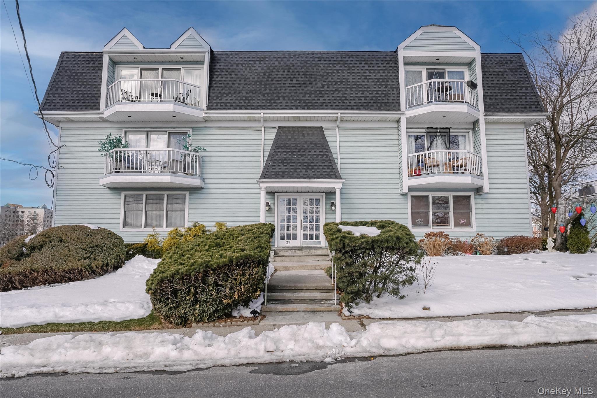 37 Harbor Lane, Unit 2C New Rochelle, NY 10805 - Photo 13 of 17 front view of house with a yard