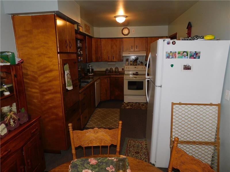 46 Evergreen Road Greenville, PA 16125 - Photo 8 of 21 EAT IN KITCHEN