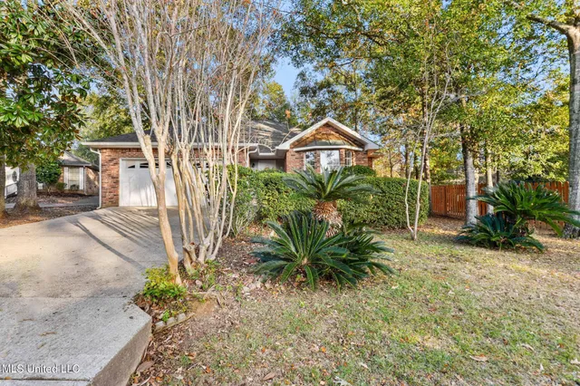 $259,900 | 552 Hanauma Court, Diamondhead, MS 39525