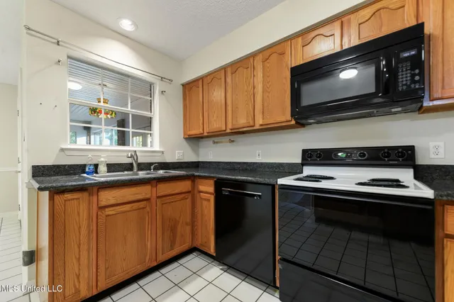 $259,900 | 552 Hanauma Court, Diamondhead, MS 39525