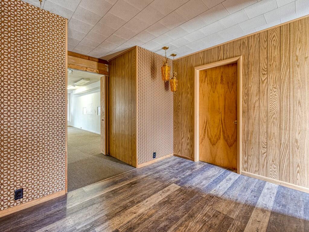 425 West 1st Street Merrill, OR 97633 - Photo 24 of 38 Polk St. Grand Foyer