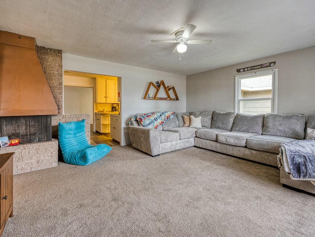 425 West 1st Street Merrill, OR 97633 - Photo 7 of 38 Polk St. Living Room