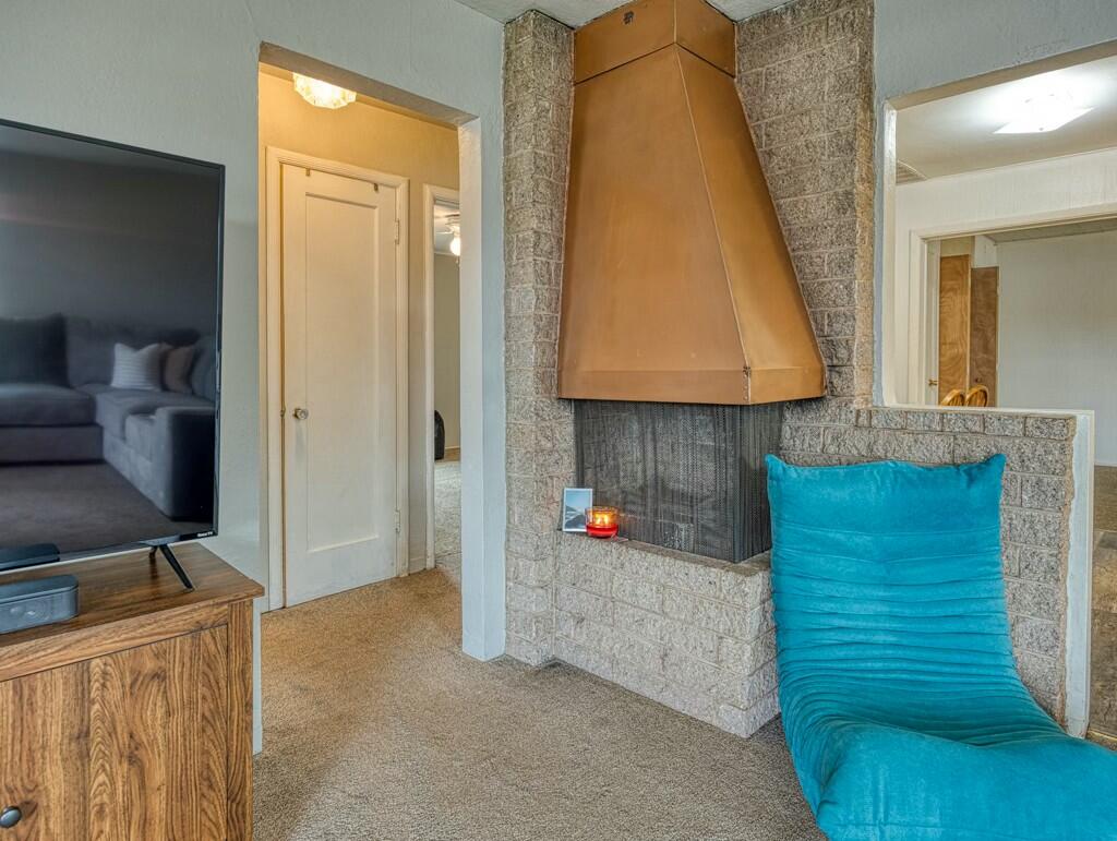 425 West 1st Street Merrill, OR 97633 - Photo 8 of 38 Polk St. Fireplace