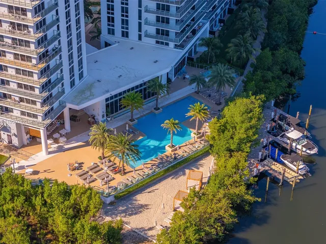 $975,000 | 16385 Biscayne Boulevard, Unit 2907, North Miami Beach, FL 33160