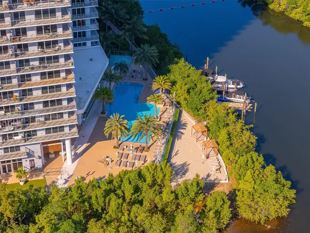 $975,000 | 16385 Biscayne Boulevard, Unit 2907, North Miami Beach, FL 33160