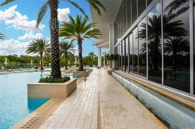 $975,000 | 16385 Biscayne Boulevard, Unit 2907, North Miami Beach, FL 33160