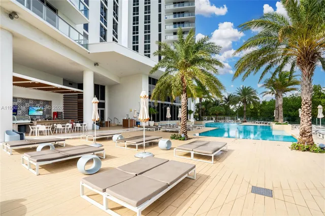 $975,000 | 16385 Biscayne Boulevard, Unit 2907, North Miami Beach, FL 33160