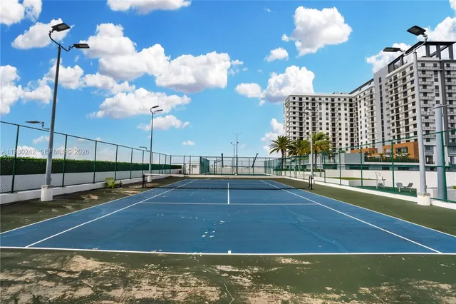 $975,000 | 16385 Biscayne Boulevard, Unit 2907, North Miami Beach, FL 33160