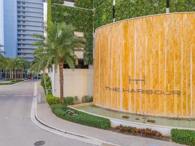 $975,000 | 16385 Biscayne Boulevard, Unit 2907, North Miami Beach, FL 33160