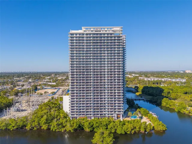 $975,000 | 16385 Biscayne Boulevard, Unit 2907, North Miami Beach, FL 33160