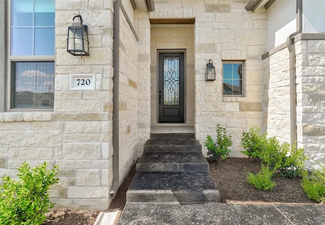 $875,000 | 720 Rawson Bend, Austin, TX 78738