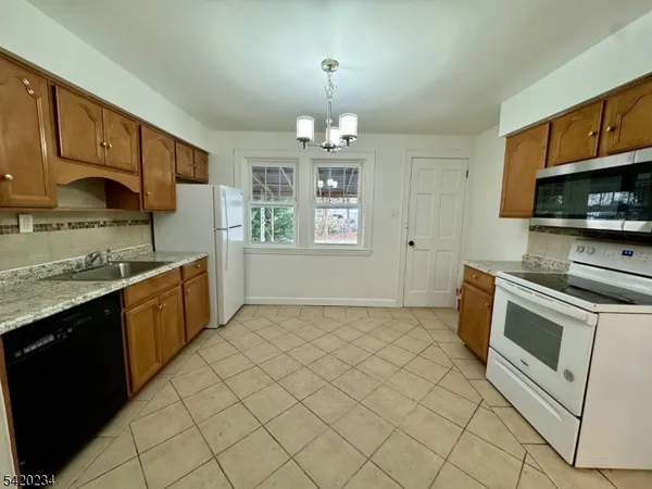 $3,850 | 8 Plymouth Street, Fairfield, NJ 07004