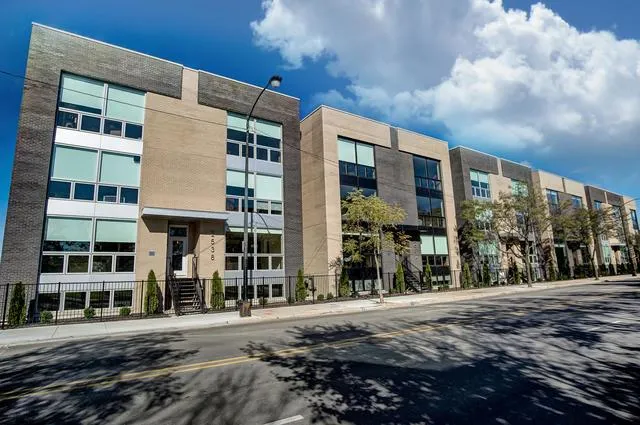 $3,450 | 2518 West Addison Street, Unit 2W, Chicago, IL 60618