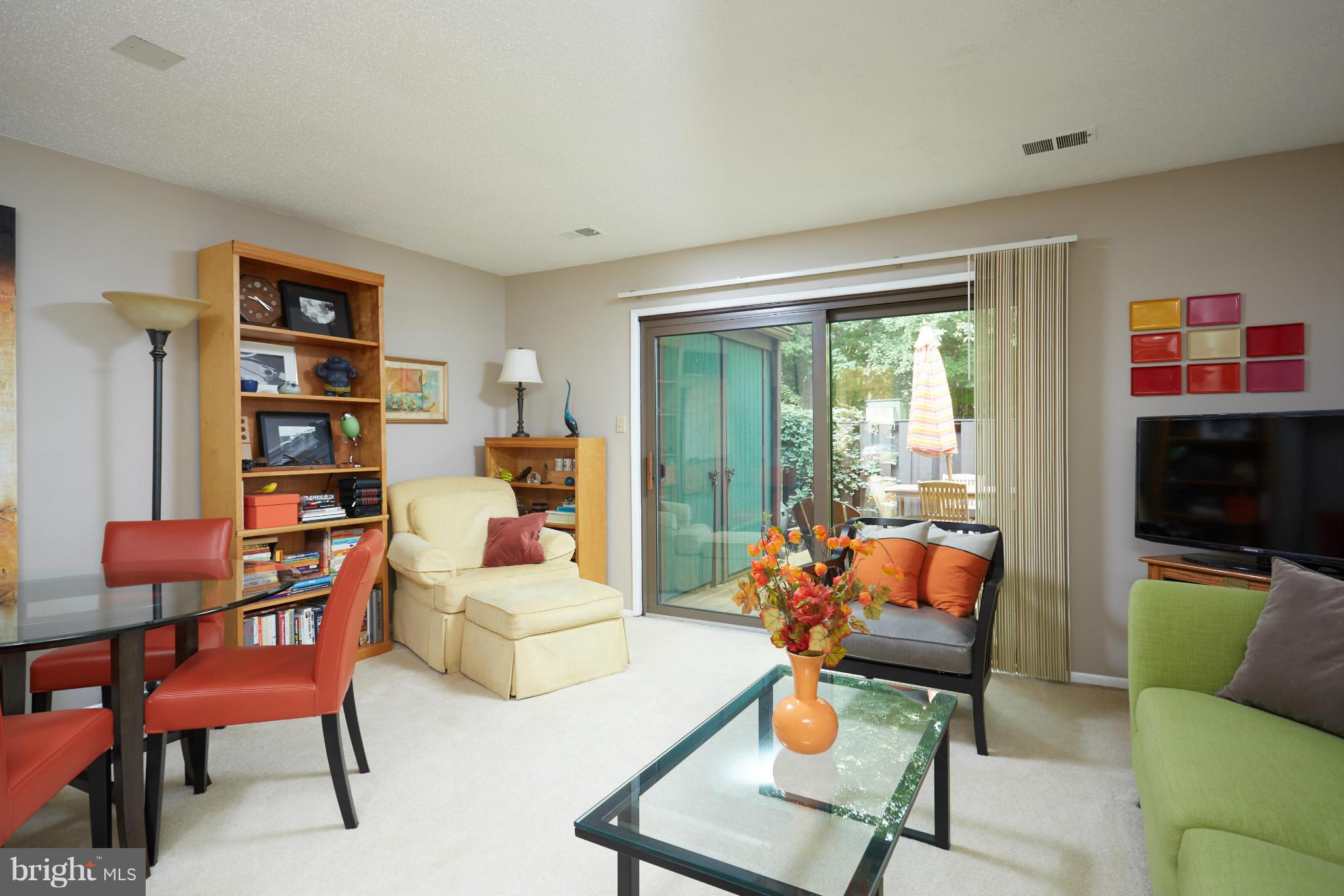 2267 Coppersmith Square Reston, VA 20191 - Photo 2 of 25 Living Room