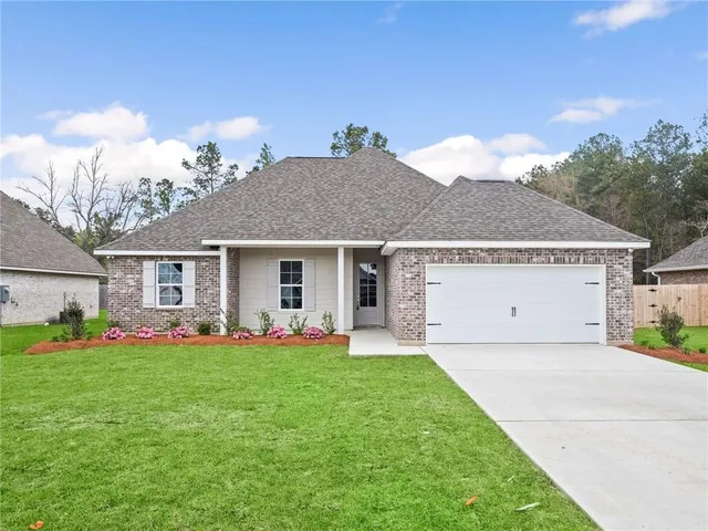$374,900 | 72694 Robindale Drive, Covington, LA 70435