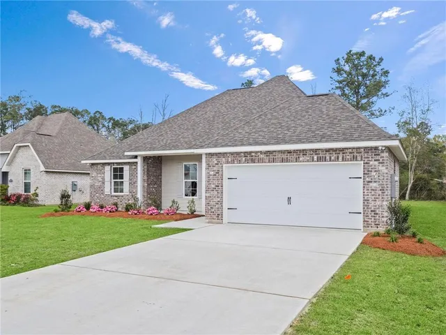 $374,900 | 72694 Robindale Drive, Covington, LA 70435