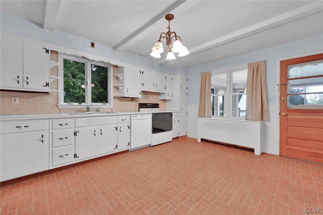 28 Werley Road Allentown, PA 18104 - Photo 3 of 32 Gallery Image 3