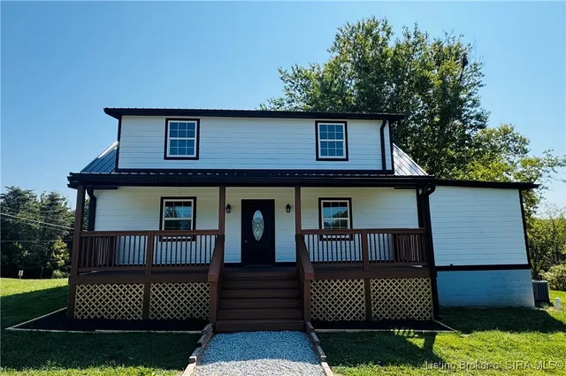 $369,900 | 3913 Paoli Pike, Floyds Knobs, IN 47119