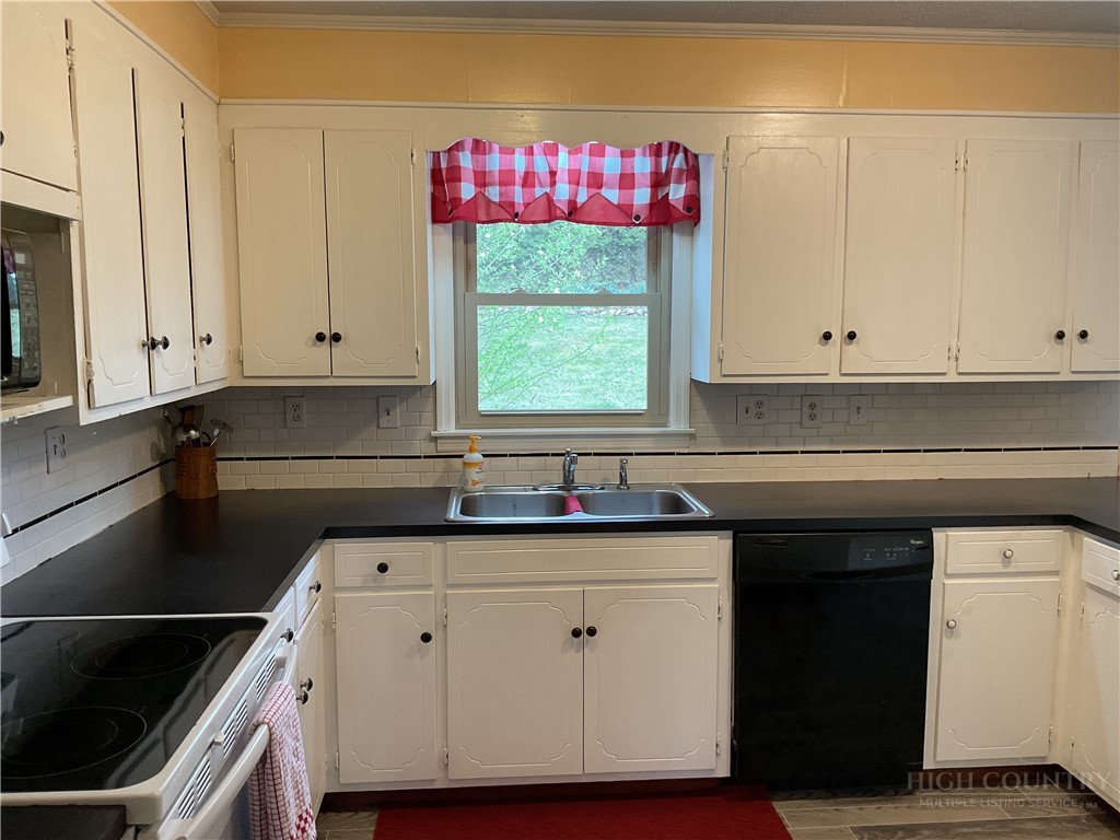 3162 Chestnut Grove Church Road Sparta, NC 28675 - Photo 17 of 48