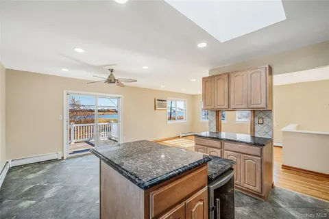 $779,988 | 4 Bay Place, Lindenhurst, NY 11757