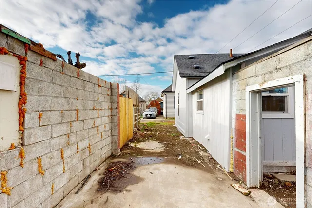 a view of a pathway along the house