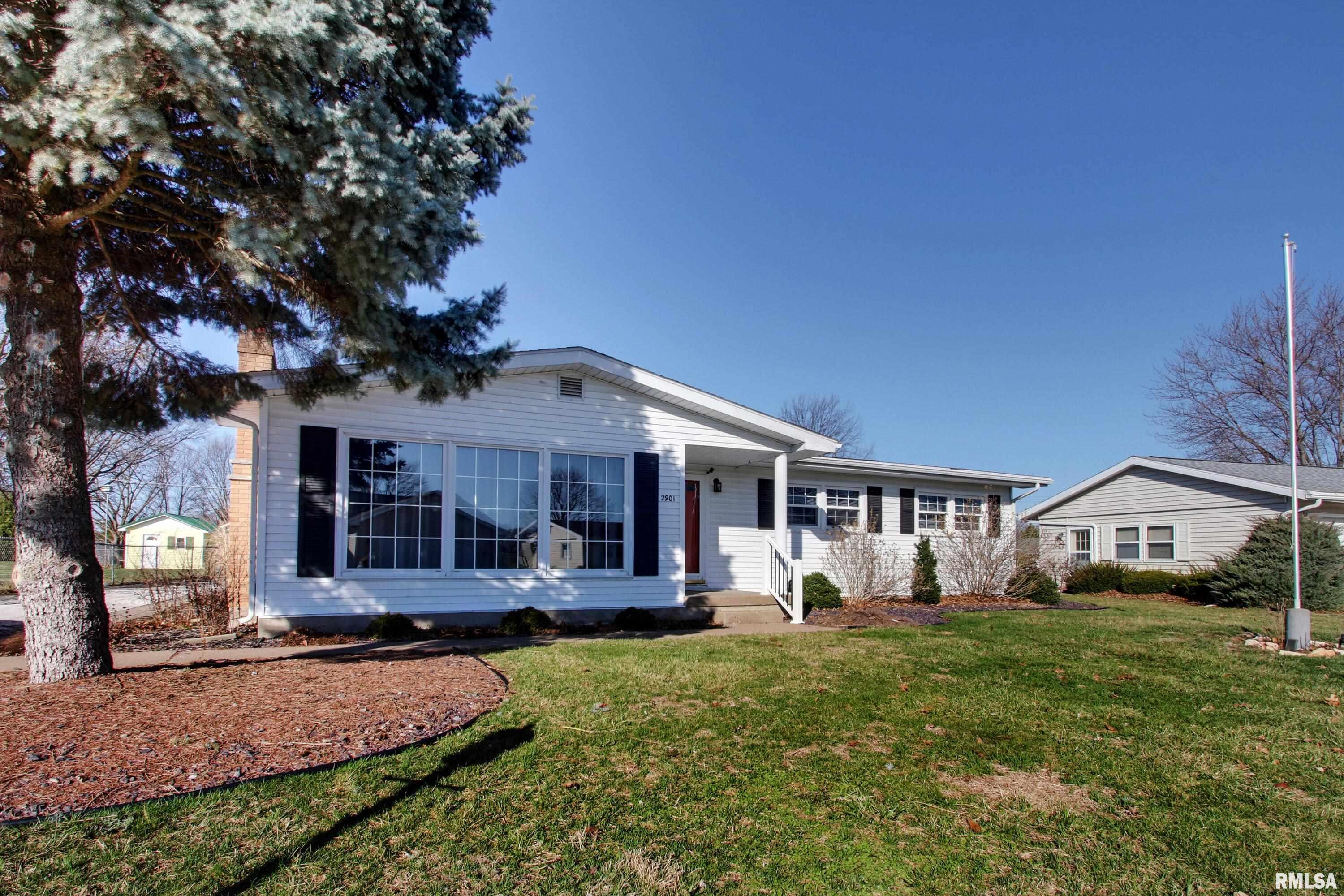 2901 Riverside Terrace Quincy, IL 62305 - Photo 1 of 27
