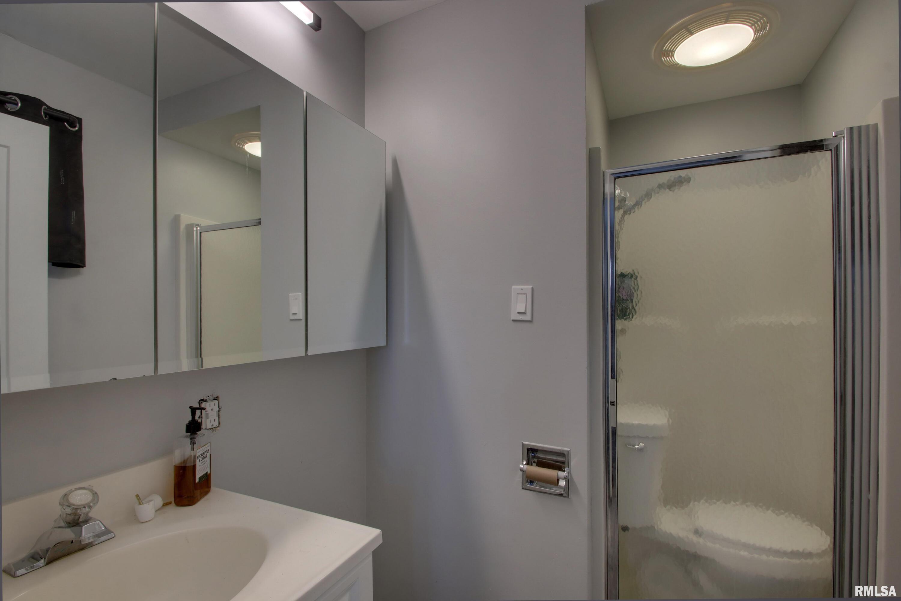 2901 Riverside Terrace Quincy, IL 62305 - Photo 16 of 27