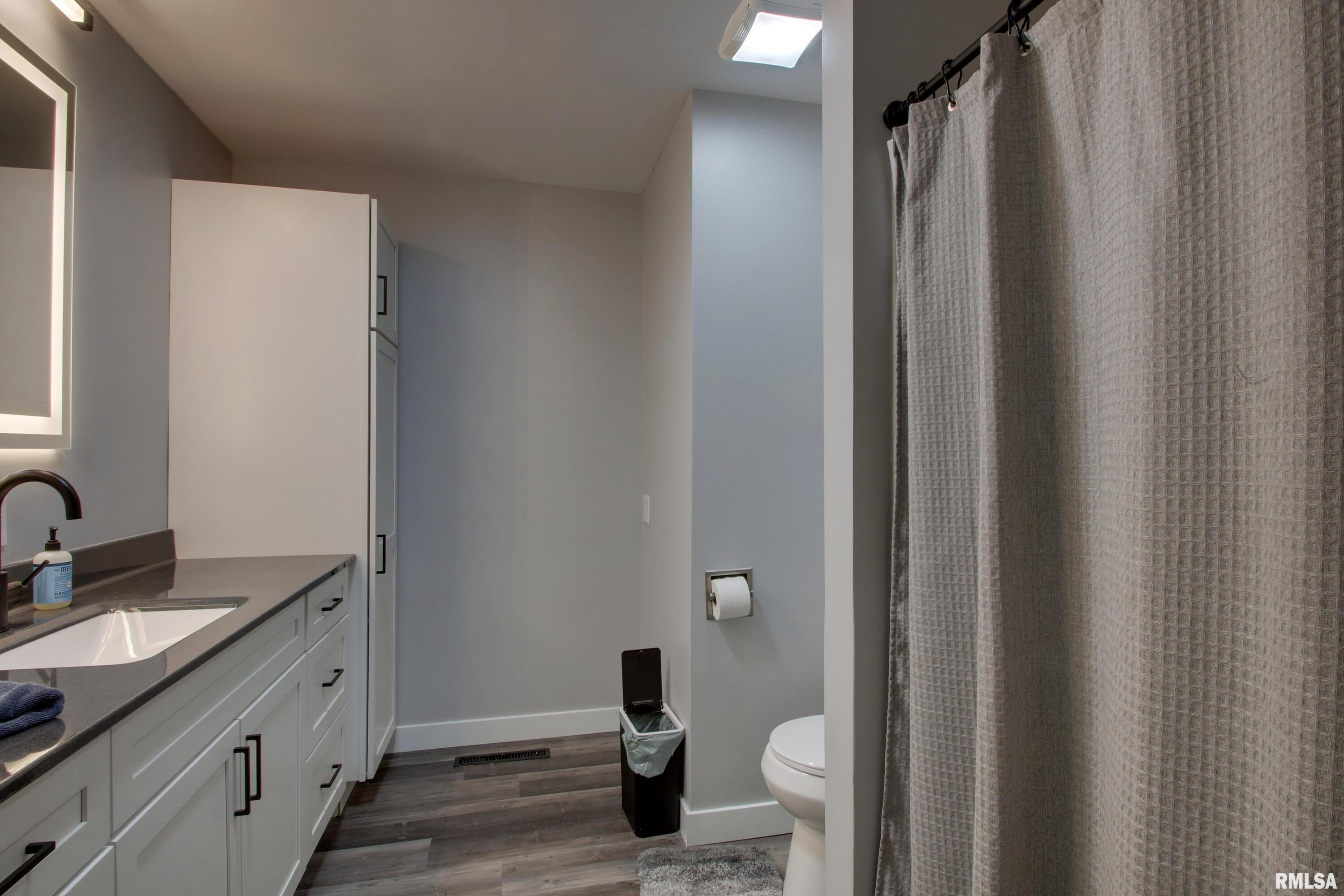 2901 Riverside Terrace Quincy, IL 62305 - Photo 20 of 27