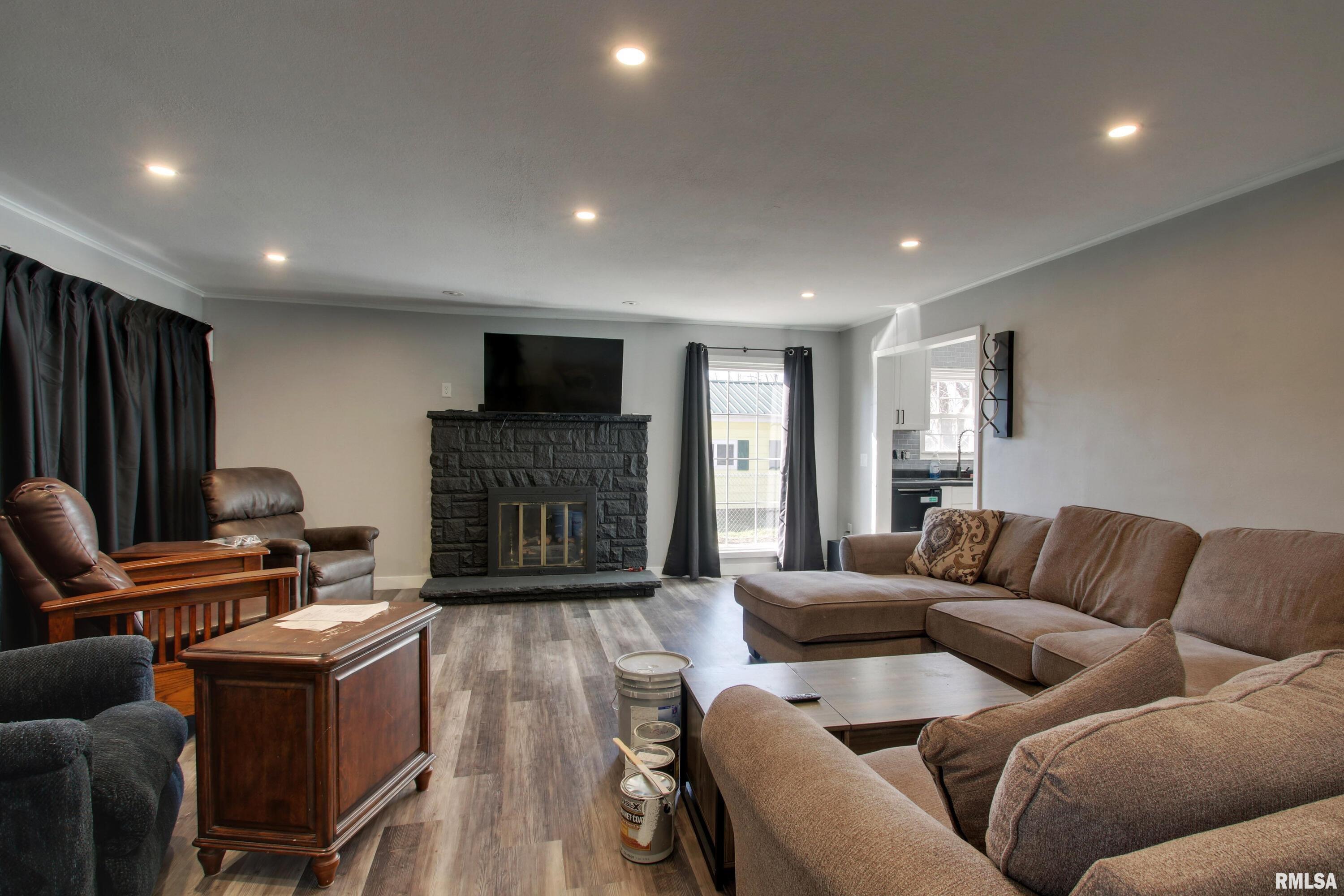 2901 Riverside Terrace Quincy, IL 62305 - Photo 3 of 27