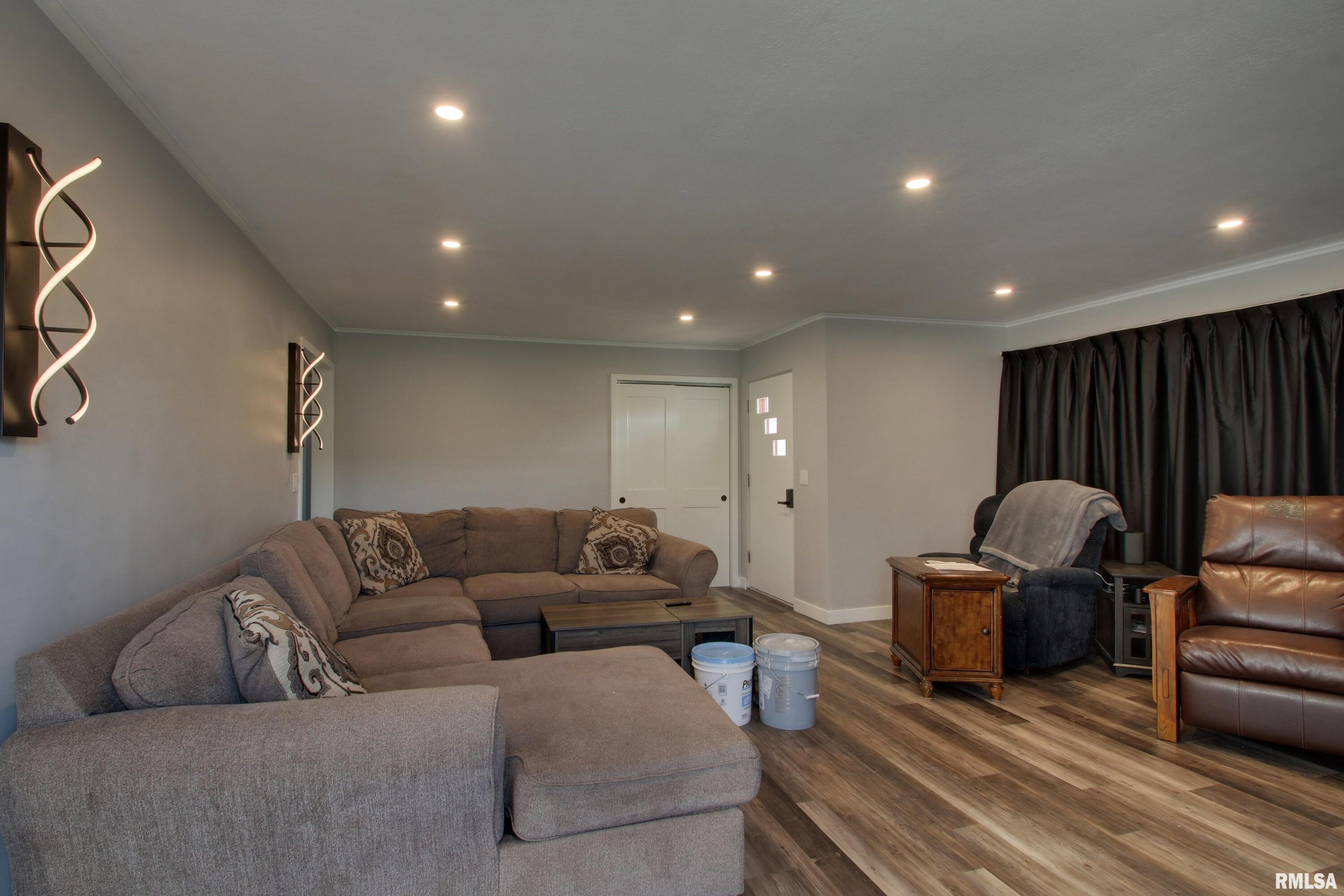 2901 Riverside Terrace Quincy, IL 62305 - Photo 6 of 27