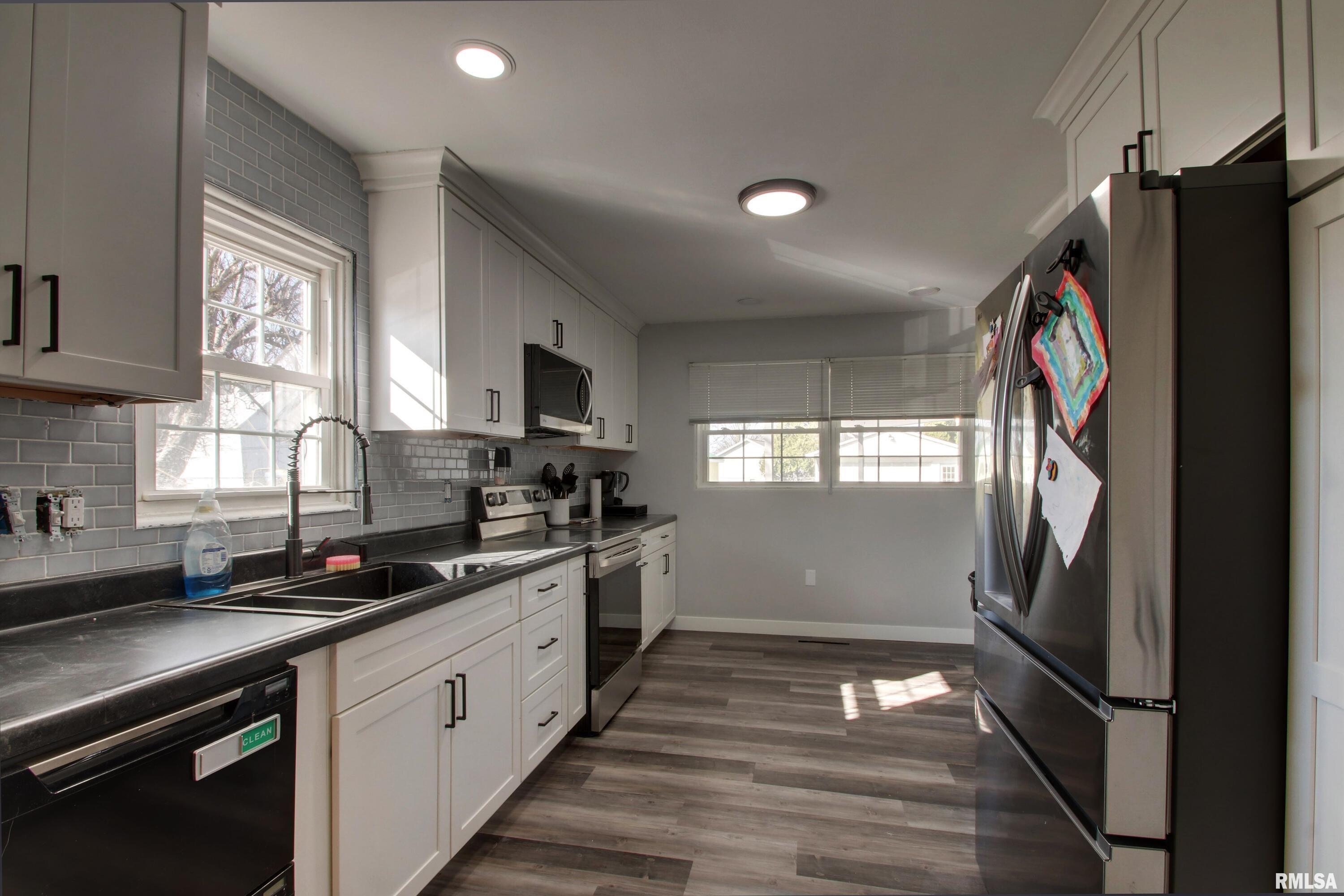 2901 Riverside Terrace Quincy, IL 62305 - Photo 9 of 27