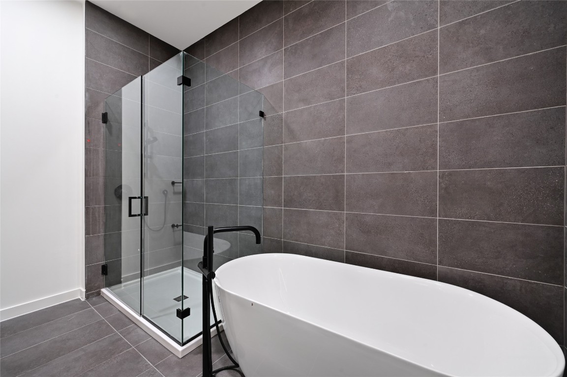 2209 South 1st Street, Unit 408 Austin, TX 78704 - Photo 13 of 28 a white bath tub sitting next to a white wall