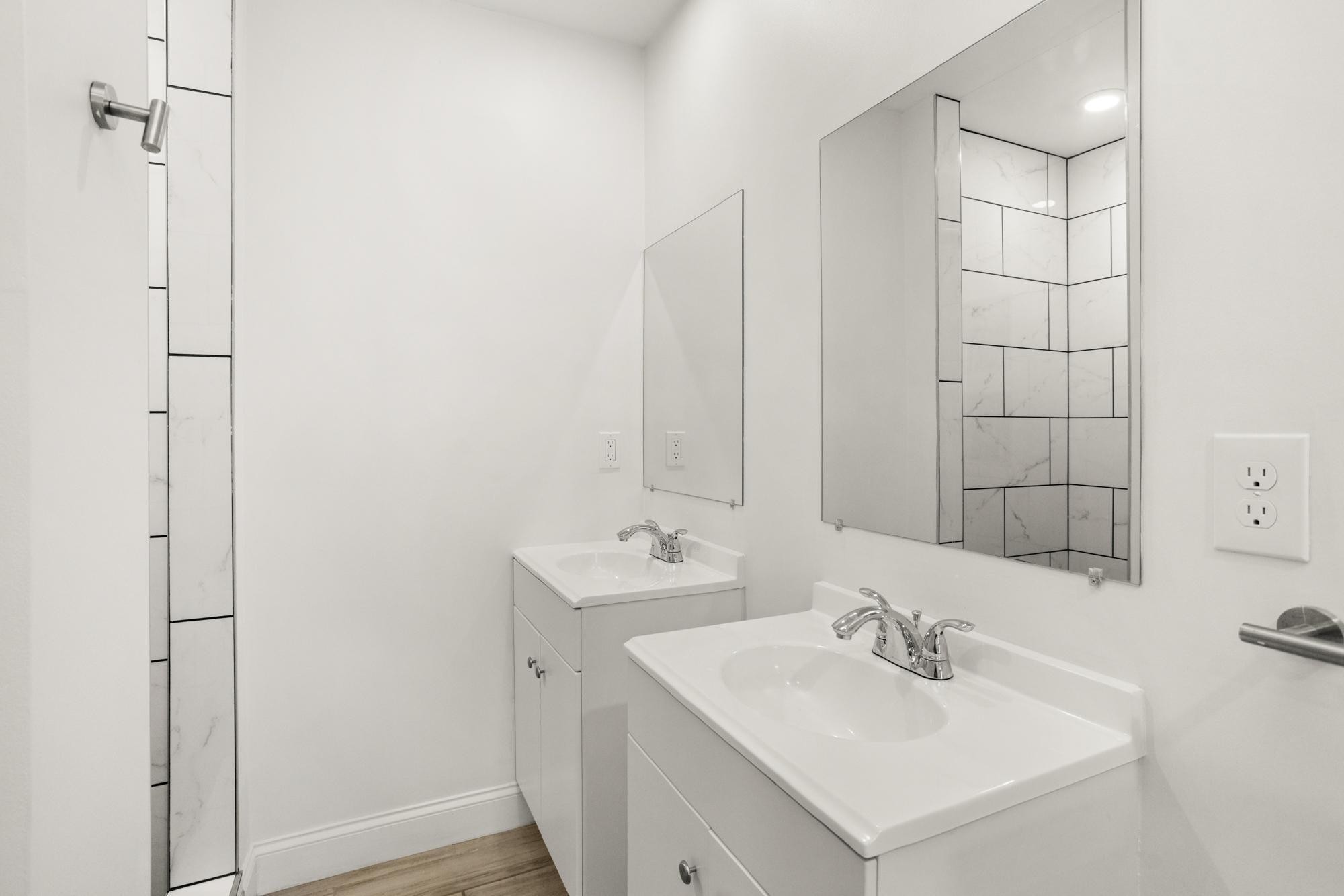 239 East Bledsoe Street Gallatin, TN 37066 - Photo 25 of 52 a bathroom with a sink and a mirror