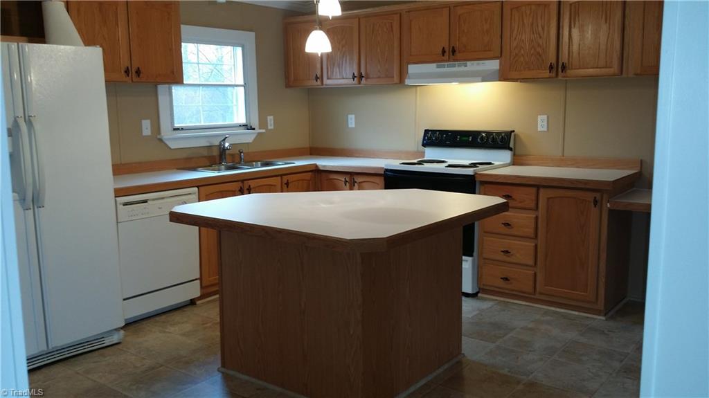 1650 Community Road Lexington, NC 27295 - Photo 7 of 17 Kitchen
