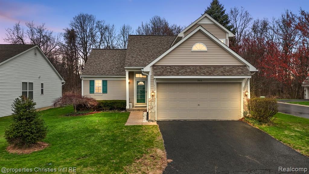 955 Rikki Ann Wixom, MI 48393 - Photo 1 of 54 Gallery Image 1