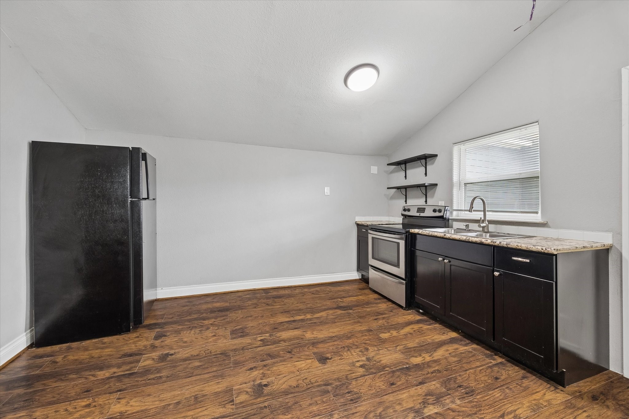 5105 Chapman Street Houston, TX 77009 - Photo 40 of 49 Casita/Garage Apt: 604 SqFt - Full kitchen!