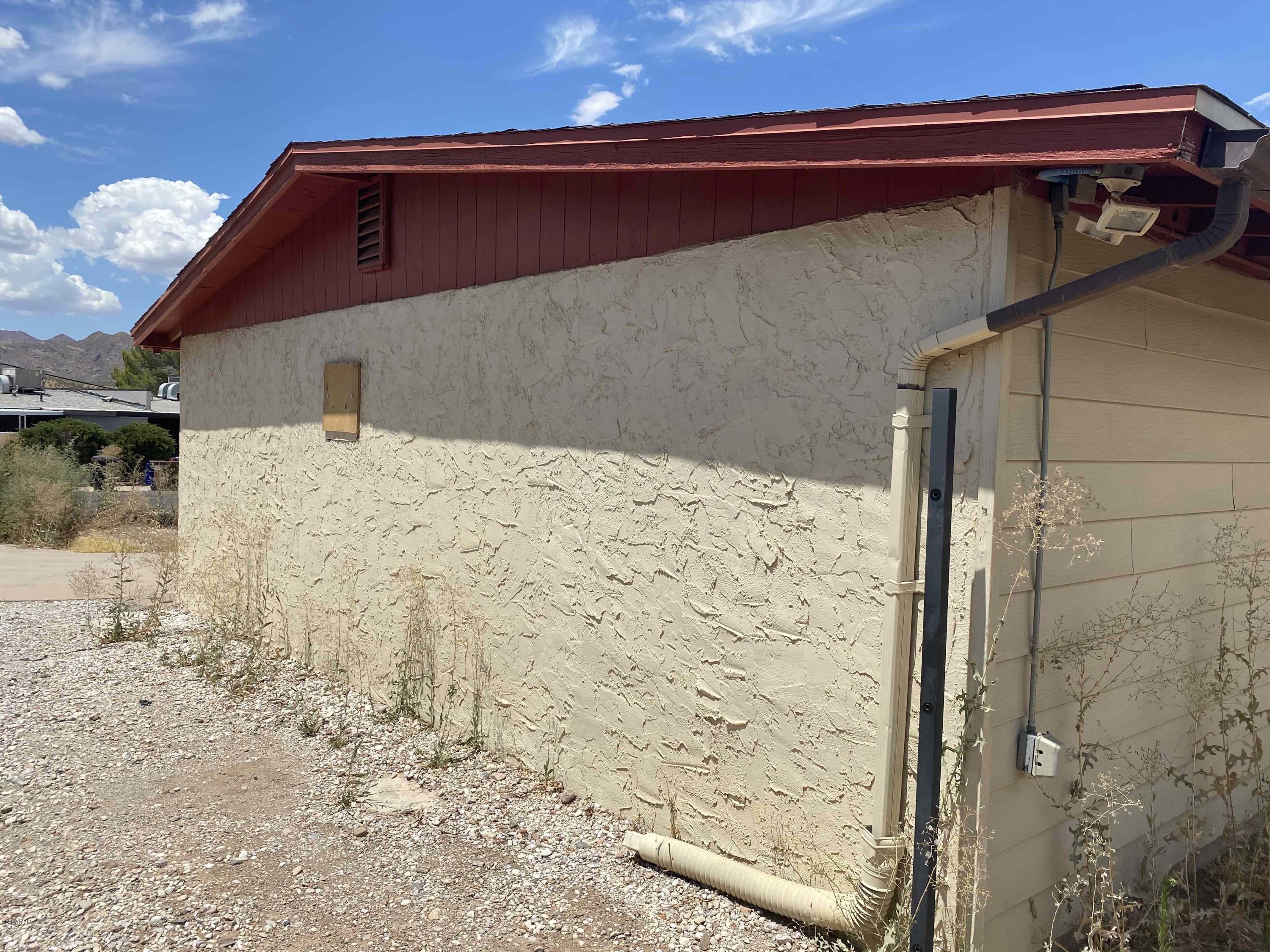 204 Hartford Road Kearny, AZ 85137 - Photo 17 of 24 Right Side 1
