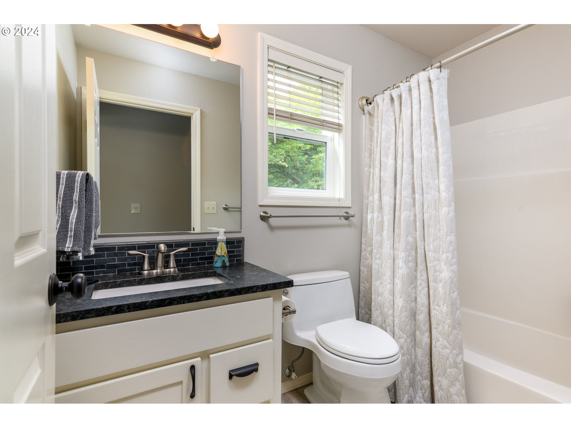 236 Southwest Whitaker Street Portland, OR 97239 - Photo 15 of 24 Gallery Image 15
