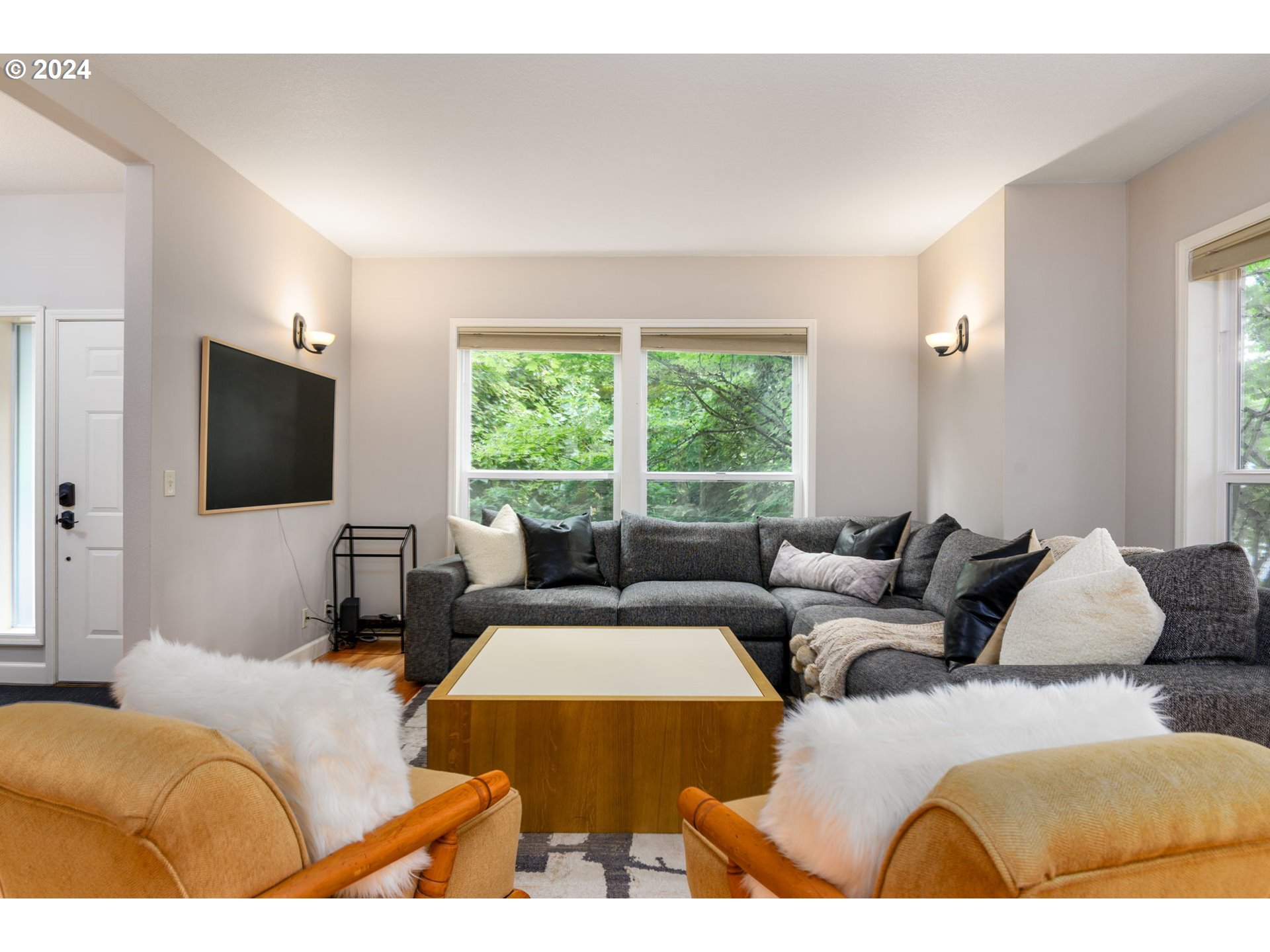 236 Southwest Whitaker Street Portland, OR 97239 - Photo 3 of 24 Gallery Image 3
