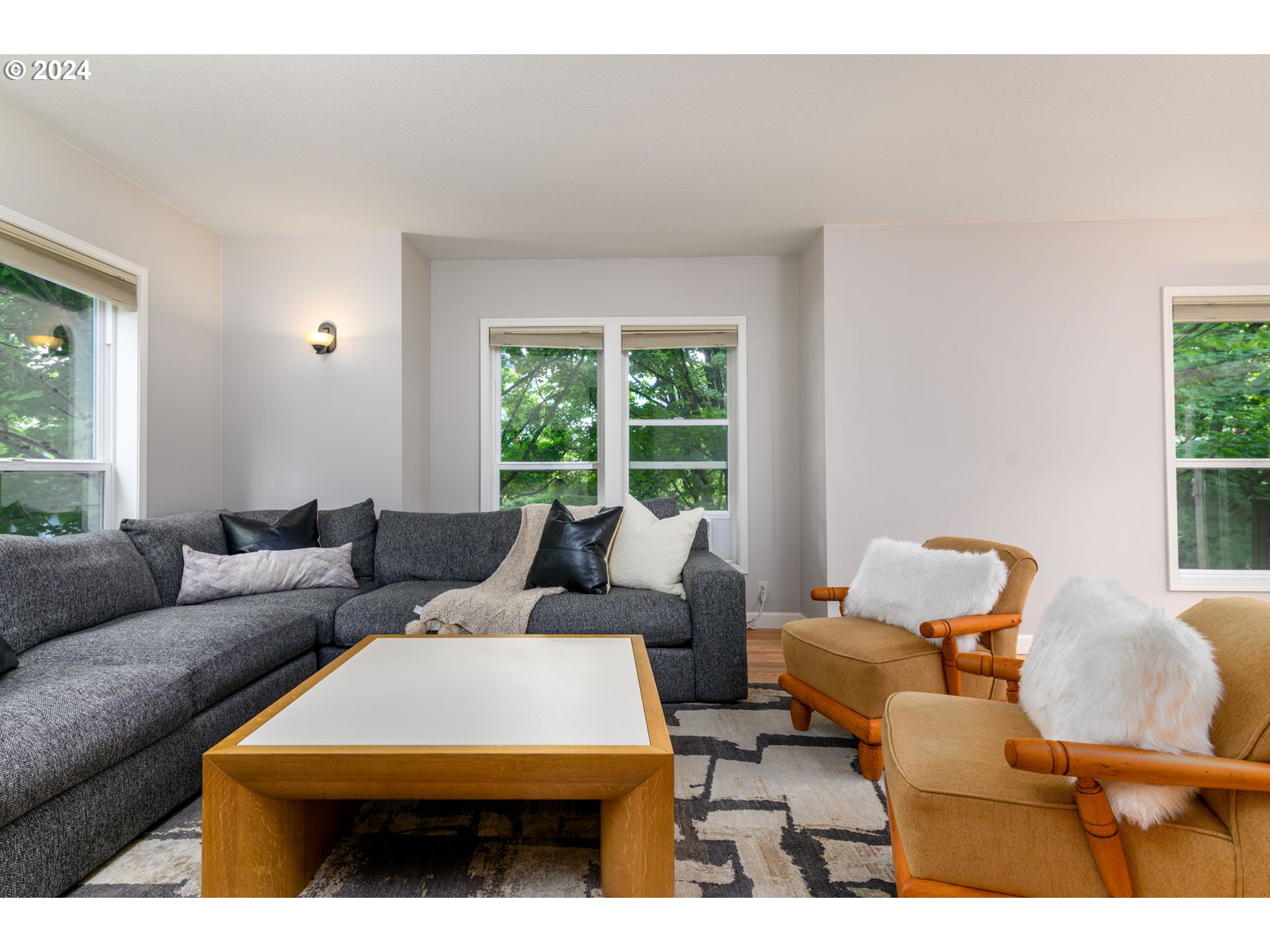 236 Southwest Whitaker Street Portland, OR 97239 - Photo 4 of 24 Gallery Image 4