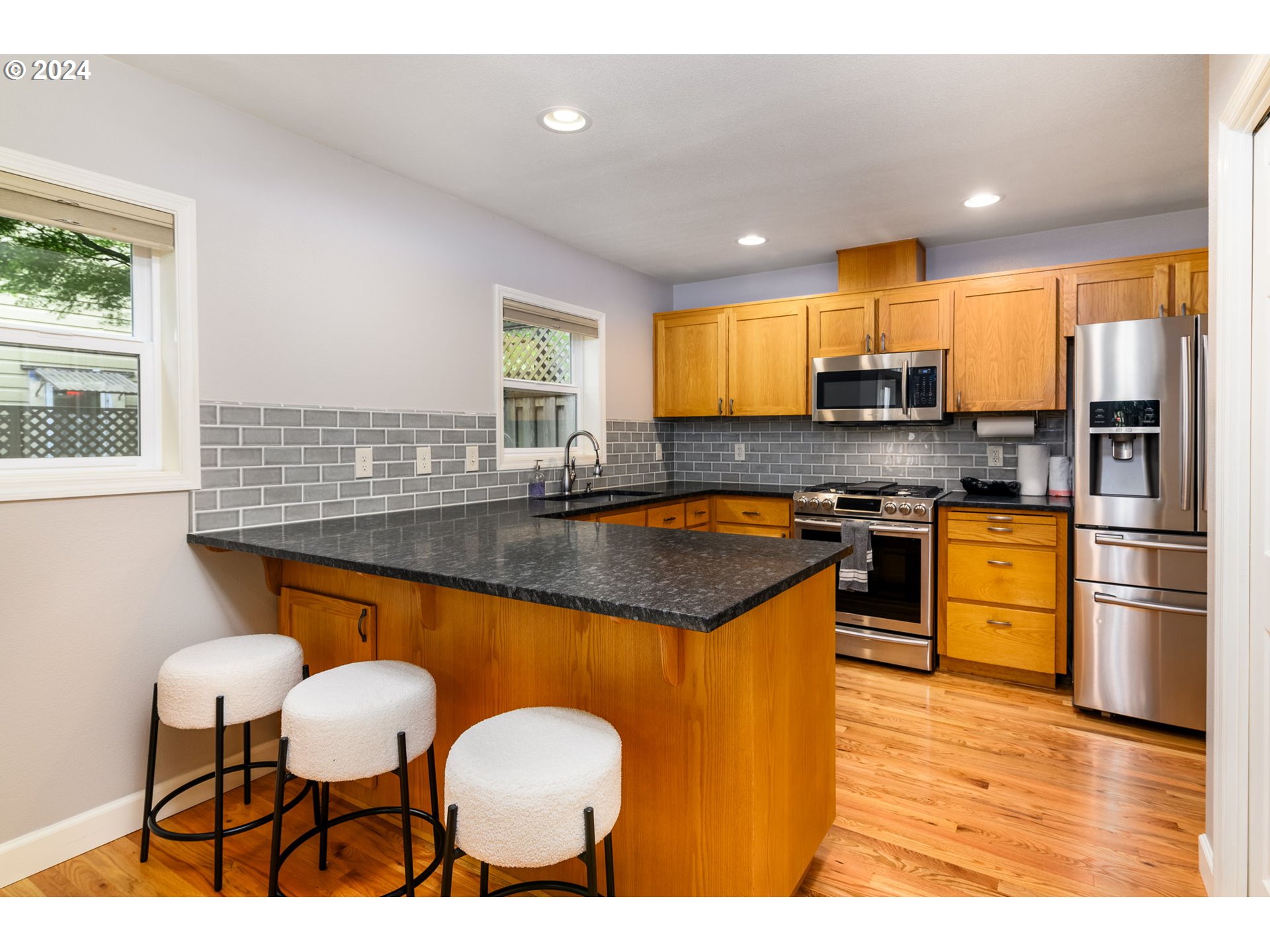236 Southwest Whitaker Street Portland, OR 97239 - Photo 7 of 24 Gallery Image 7