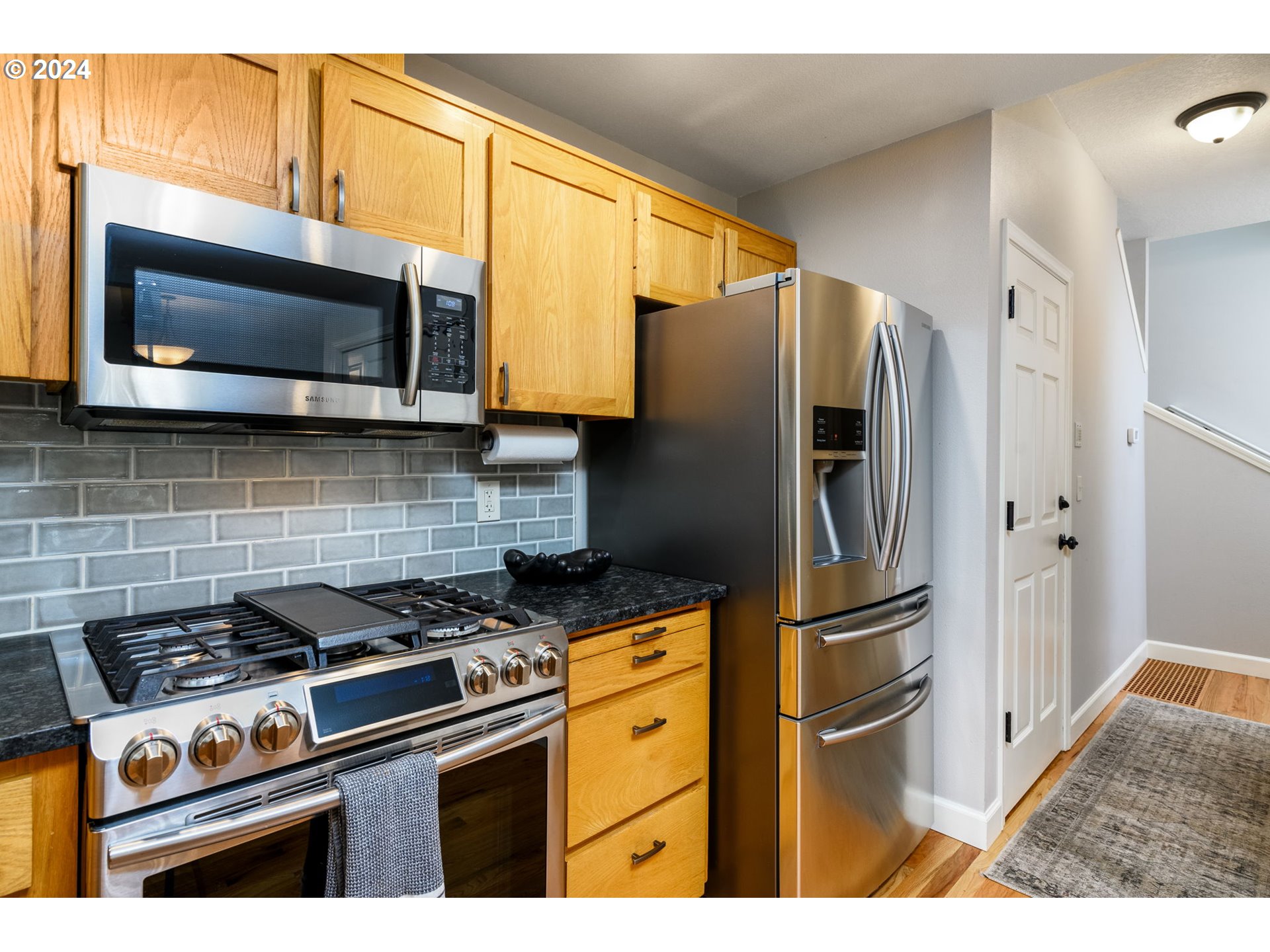 236 Southwest Whitaker Street Portland, OR 97239 - Photo 8 of 24 Gallery Image 8
