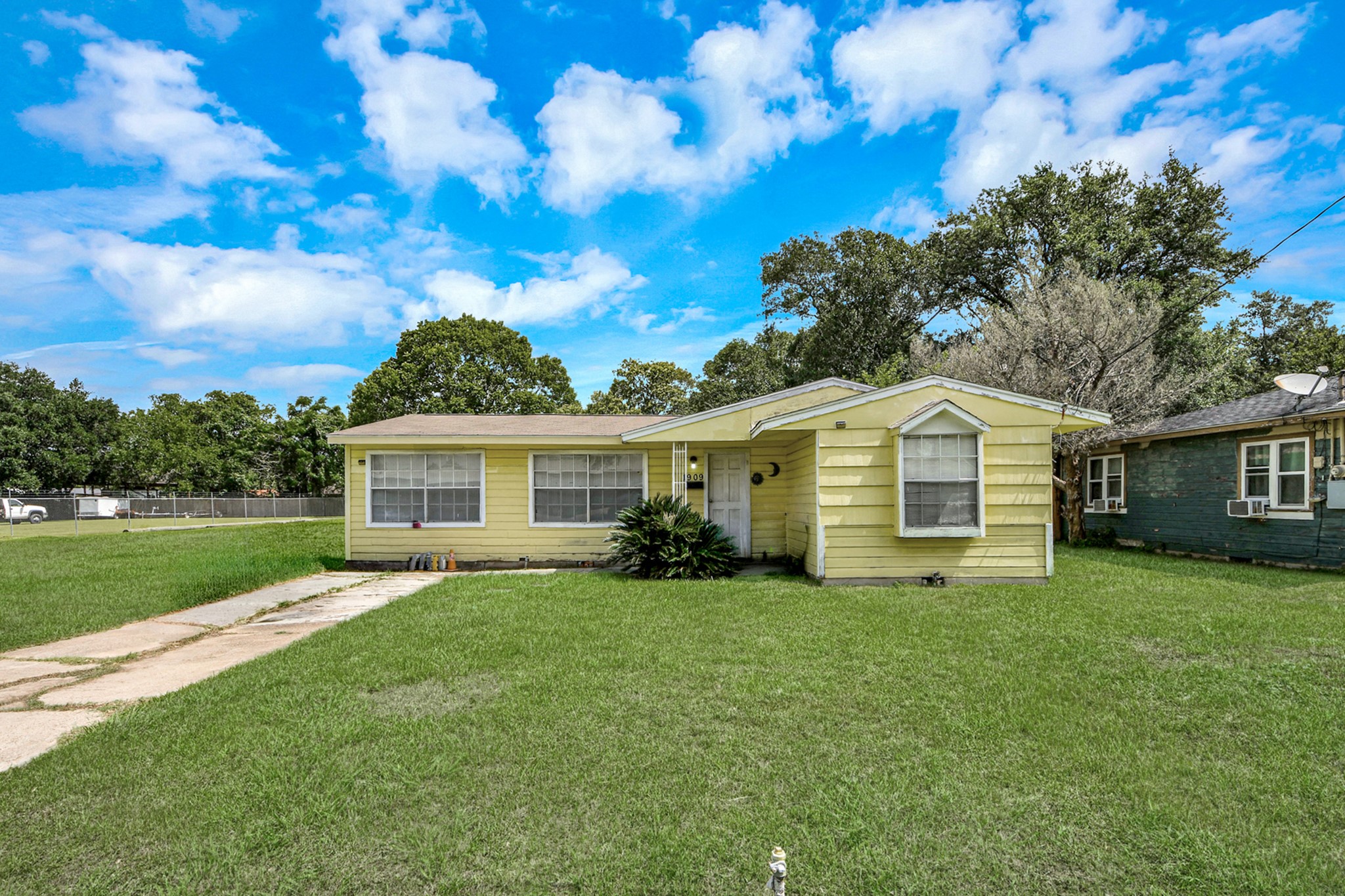 1909 Brooks Avenue Rosenberg, TX 77471 - Photo 2 of 45
